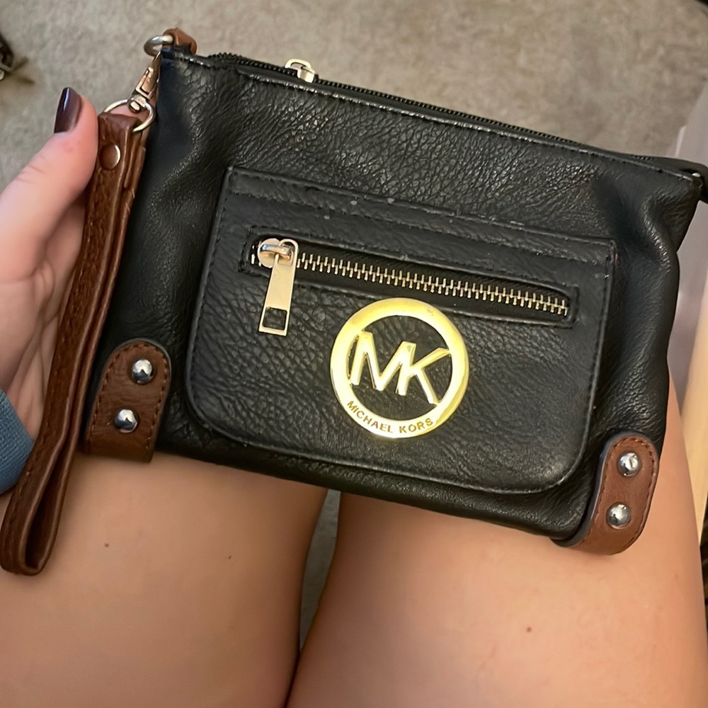 Michael kors black wrist bag